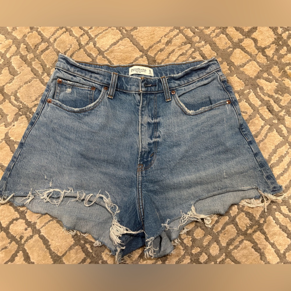 ABERCROMBIE AND FITCH HIGH RISE 90s RELAXED CUTOFF DENIM SHORTS SIZE 30